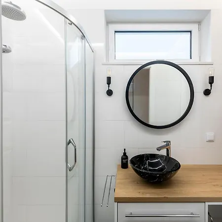 Shortstaypoland Bartycka 아파트